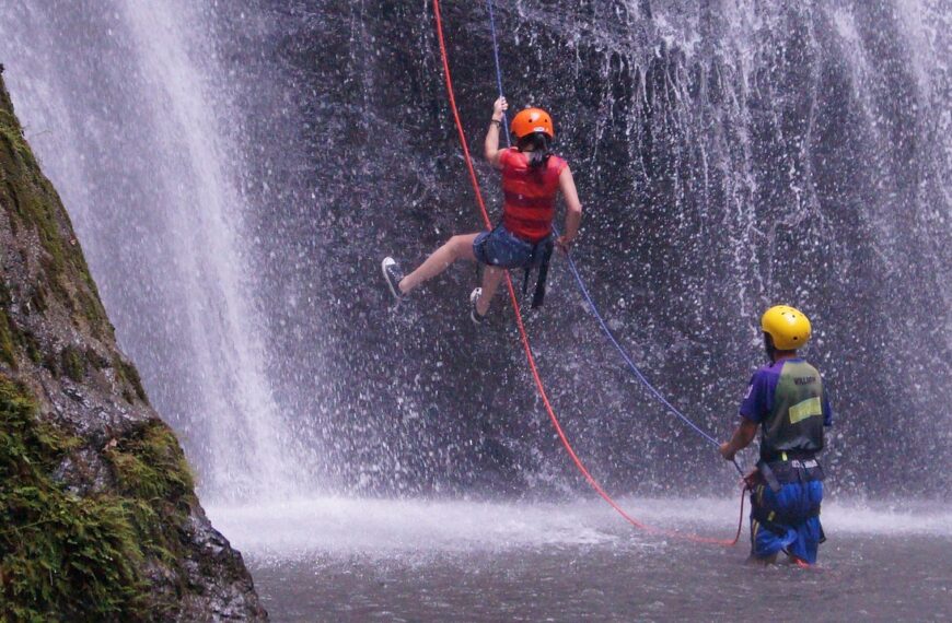 extreme sports, canyoning, abseiling-1039639.jpg